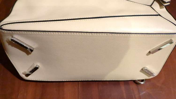 ロエベ　パズルバッグ（ブランドバッグ）の商品画像 - 査定依頼日：2023年8月31日 - 最高査定価格：180,000円