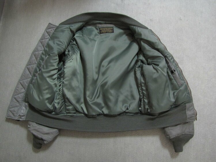 フライトジャケット　MA-1（古着・ファッション）の商品画像 - 査定依頼日：2026年4月18日 - 最高査定価格：10,000円