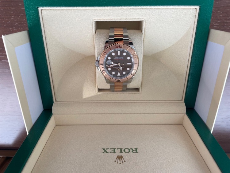 ロレックス ヨットマスター 12662（高級時計）の商品画像 - 査定依頼日：2025年6月19日 - 最高査定価格：2,400,000円