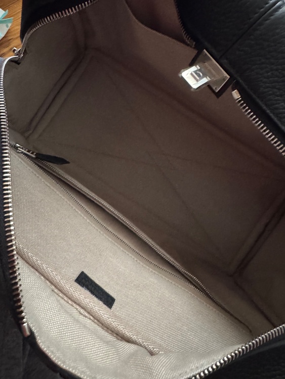 ヴィクトリア35（ブランドバッグ）の商品画像 - 査定依頼日：2025年12月20日 - 最高査定価格：450,000円