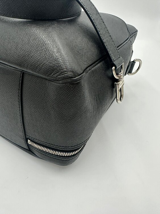  オーバーナイト ノワール タイガ シルバー金具 （ブランドバッグ）の商品画像 - 査定依頼日：2025年5月22日 - 最高査定価格：40,000円