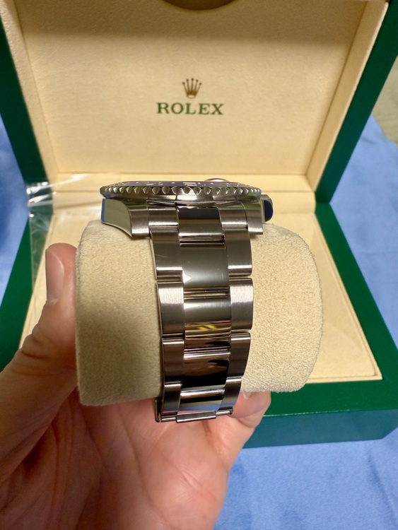 ロレックス GMTマスター 116710BLNR（高級時計）の商品画像 - 査定依頼日：2025年11月17日 - 最高査定価格：2,270,000円