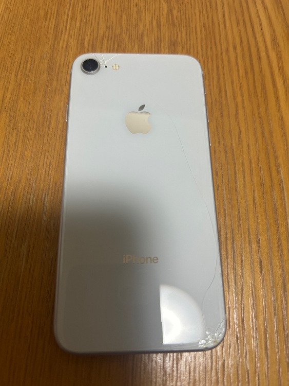iPhone iPhone8 64GB Softbank（スマホ）の商品画像 - 査定依頼日：2026年9月21日 - 最高査定価格：100,000円