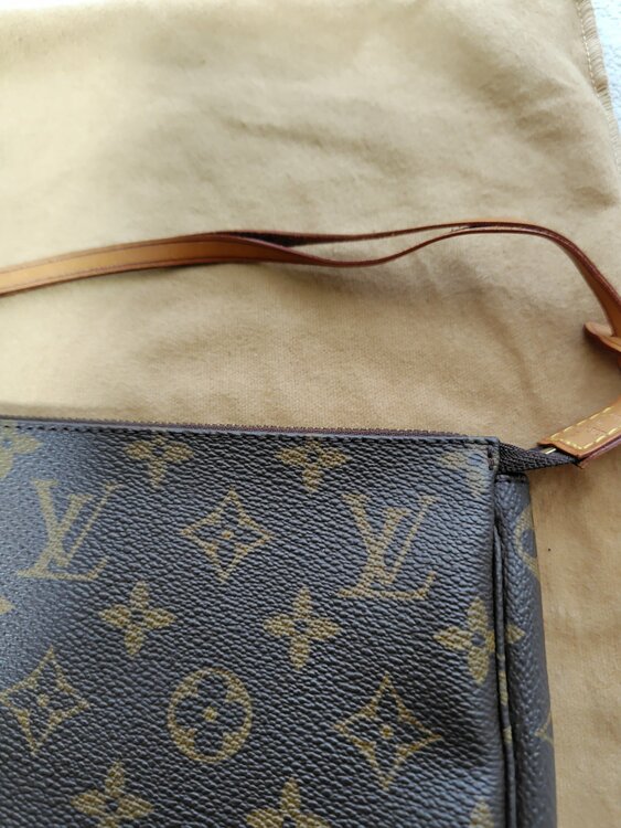 ポーチ（ブランドバッグ）の商品画像 - 査定依頼日：2026年2月15日 - 最高査定価格：100,000円