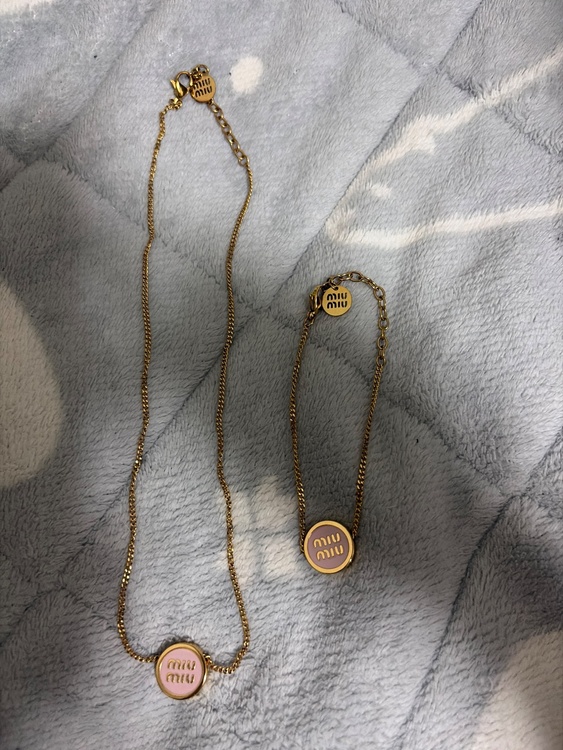 ミュウミュウ  （ブランドバッグ）の商品画像 - 査定依頼日：2026年3月30日 - 最高査定価格：35,000円