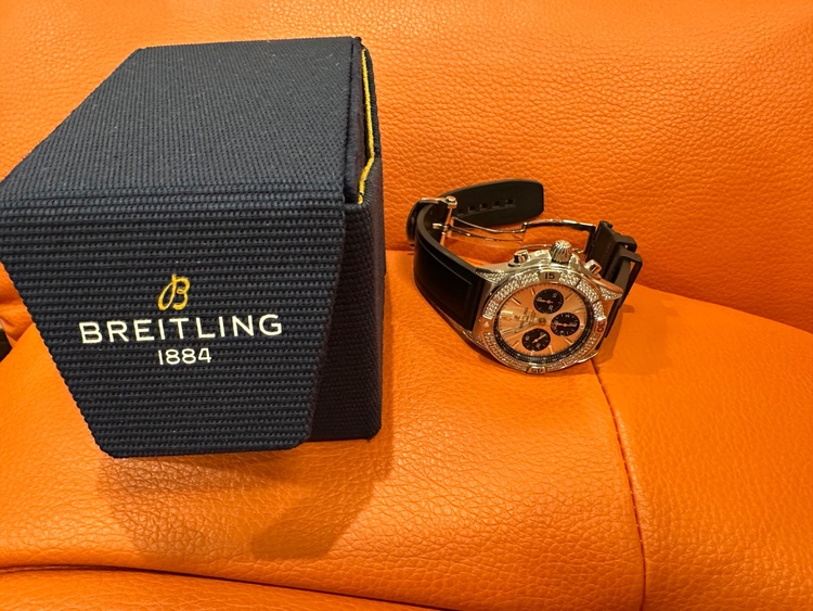 クロノマットB01 ブティック限定（高級時計）の商品画像 - 査定依頼日：2026年2月10日 - 最高査定価格：1,000,000円