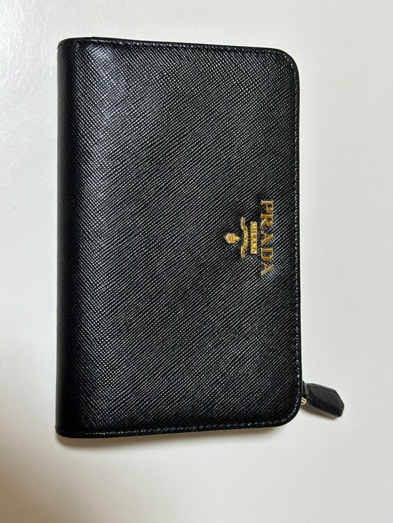 サフィアーノレザー（ブランド財布・小物）の商品画像 - 査定依頼日：2025年2月9日 - 最高査定価格：6,500円