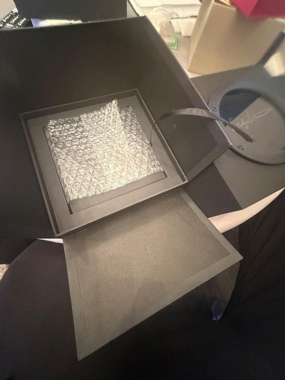 ウブロ ビッグバン GMT オールブラック ヨウジヤマモト 471.CI.111（高級時計）の商品画像 - 査定依頼日：2026年4月28日 - 最高査定価格：1,600,000円