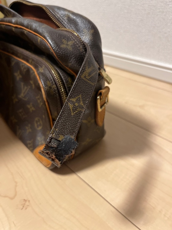 ナイルショルダーバッグ（ブランドバッグ）の商品画像 - 査定依頼日：2025年10月26日 - 最高査定価格：15,000円