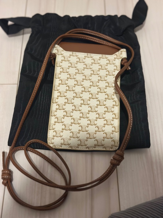 ケータイケース（ブランド財布・小物）の商品画像 - 査定依頼日：2025年9月28日 - 最高査定価格：25,000円