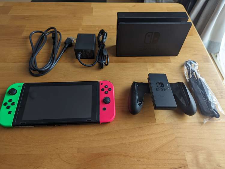 Nintendo Switch本体 スプラトゥーン2セット（ゲーム機本体・ゲームソフト）の商品画像 - 査定依頼日：2023年7月1日 - 最高査定価格：18,000円