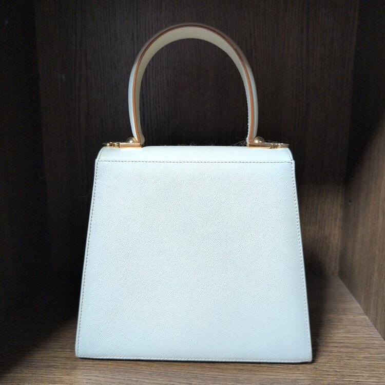 Ferragamo　ハンドバッグ（ブランドバッグ）の商品画像 - 査定依頼日：2026年2月11日 - 最高査定価格：13,000円