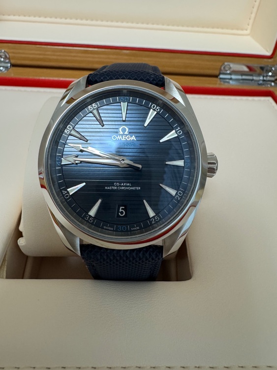 オメガ シーマスター  220.10.41.21.03.001（高級時計）の商品画像 - 査定依頼日：2025年10月13日 - 最高査定価格：580,000円