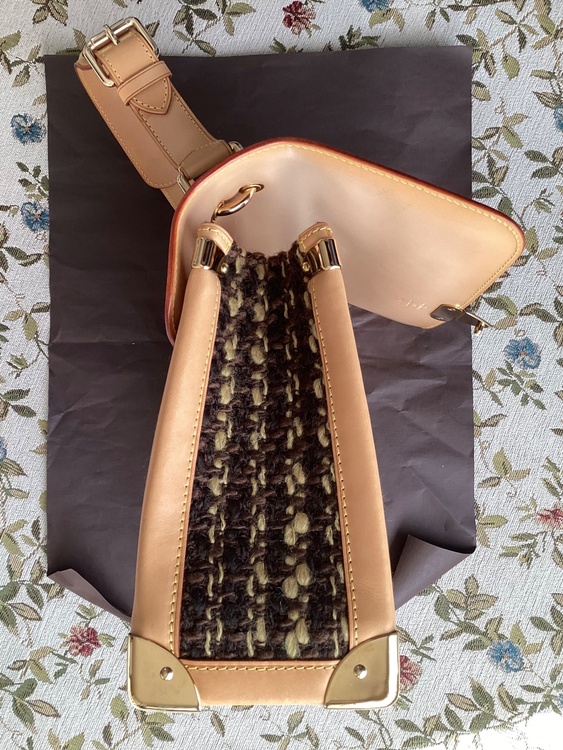 TWEEDY ZIP（ブランドバッグ）の商品画像 - 査定依頼日：2026年2月6日 - 最高査定価格：250,000円