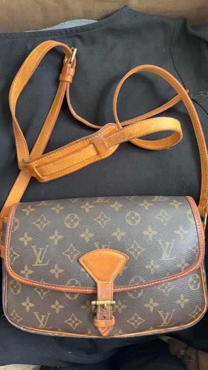  ルイヴィトン　ソローニュ　M42250（金・貴金属）の商品画像 - 査定依頼日：2026年1月15日 - 最高査定価格：70,000円