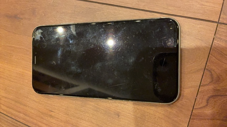 iPhone（スマホ）の商品画像 - 査定依頼日：2026年9月30日 - 最高査定価格：5,500円