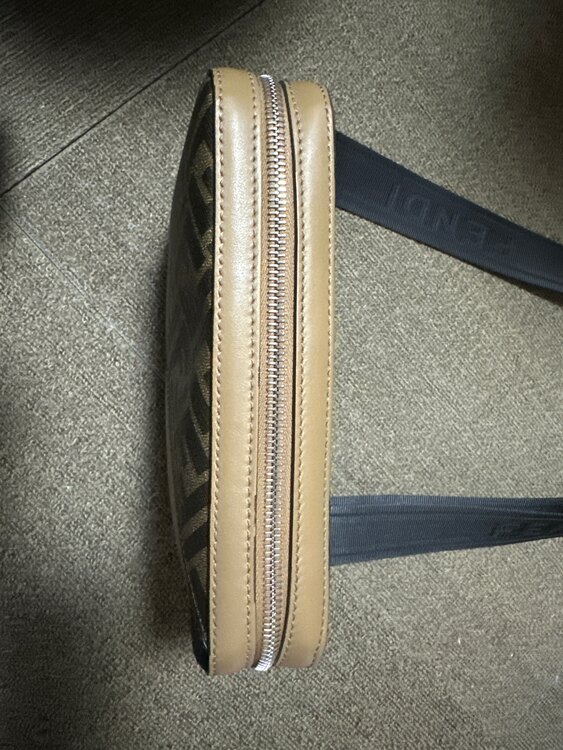 7M0286-AJF8_F1EGA_15_TU（ブランドバッグ）の商品画像 - 査定依頼日：2024年12月23日 - 最高査定価格：80,000円