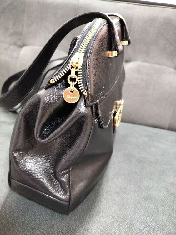 ショルダーバック（ブランドバッグ）の商品画像 - 査定依頼日：2025年3月25日 - 最高査定価格：10,000円