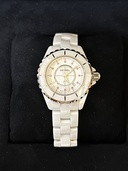 CHANEL J12 33mm H2054 銀座ブティック 限定モデル レディース 腕時計11Pピンクサファイヤクォーツ（高級時計）の商品画像 - 査定依頼日：2026年8月28日 - 最高査定価格：400,000円