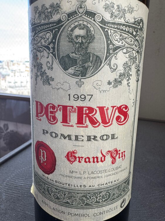 ワイン シャトー・ペトリュス （お酒）の商品画像 - 査定依頼日：2025年4月4日 - 最高査定価格：185,000円