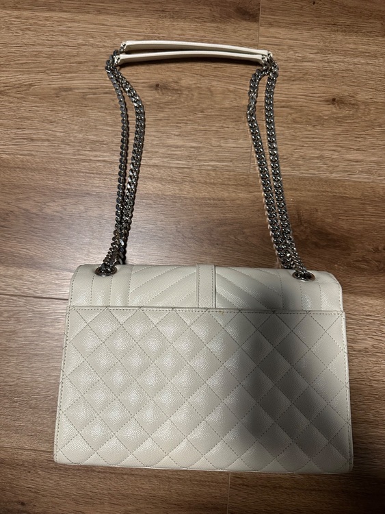 イブサンローラン  （ブランドバッグ）の商品画像 - 査定依頼日：2025年7月27日 - 最高査定価格：50,000円