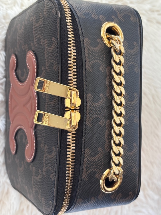 チェーンボックスキュイルトリオンフ（ブランドバッグ）の商品画像 - 査定依頼日：2026年3月18日 - 最高査定価格：165,000円