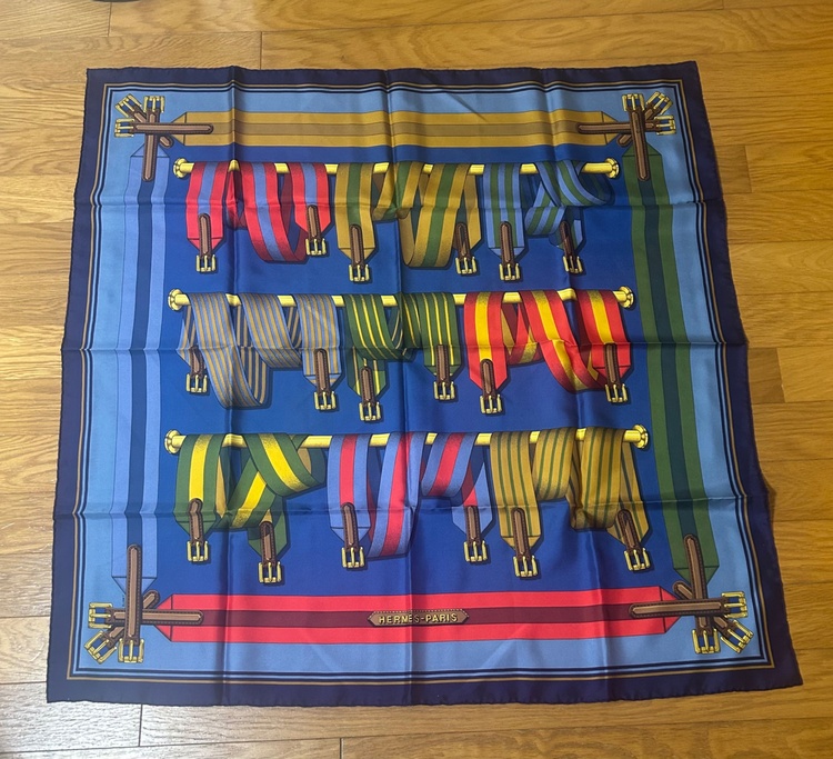 品　HERMES カレ90 スカーフ ベルト柄　サングル（古着・ファッション）の商品画像 - 査定依頼日：2026年8月25日 - 最高査定価格：100,000円