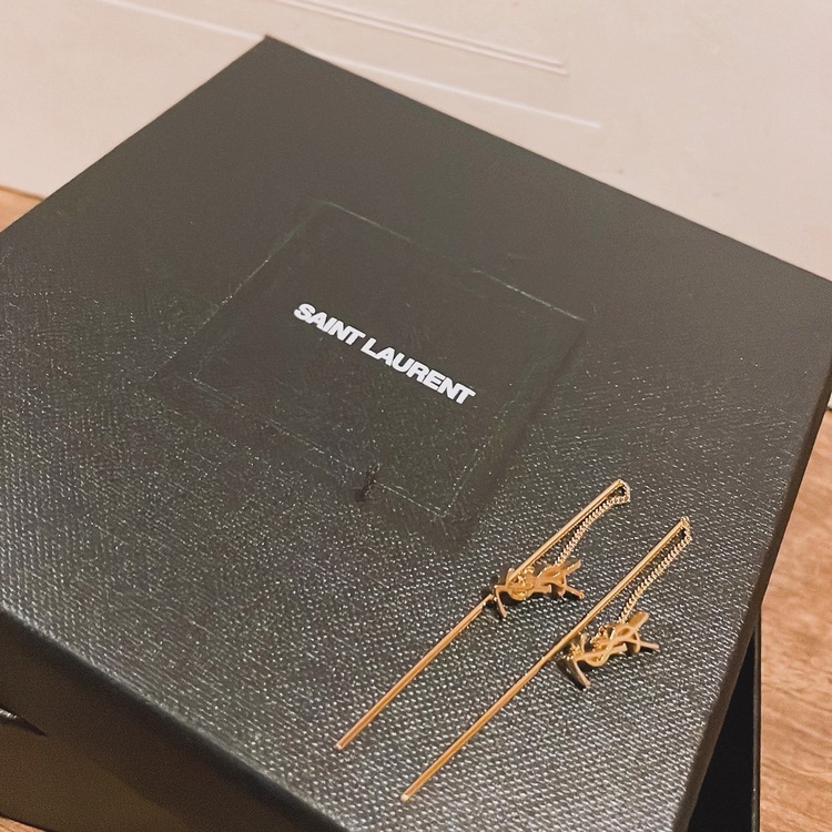 Saint Laurent カサンドラ スレッダー イヤリング（ブランド財布・小物）の商品画像 - 査定依頼日：2026年4月22日 - 最高査定価格：12,000円