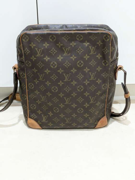 ダヌーブ（ブランドバッグ）の商品画像 - 査定依頼日：2025年5月28日 - 最高査定価格：10,000円