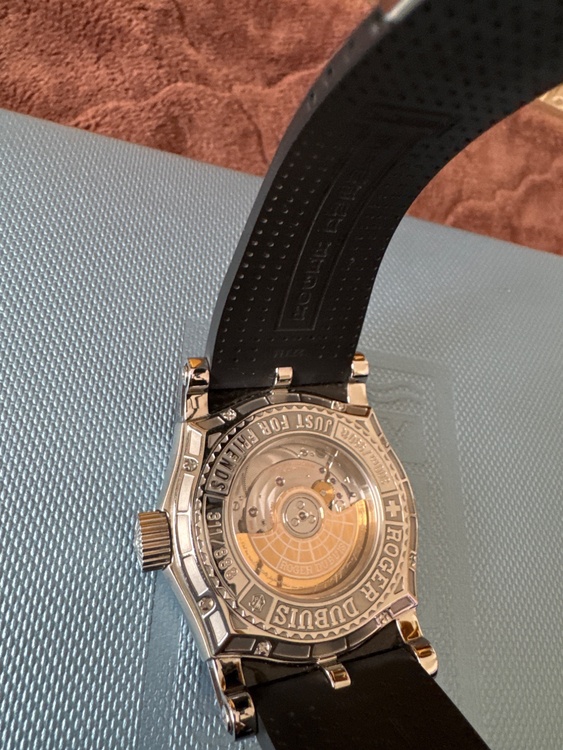 ロジェ・デュブイ イージーダイバー ＳＥ4（高級時計）の商品画像 - 査定依頼日：2026年4月3日 - 最高査定価格：100,000円