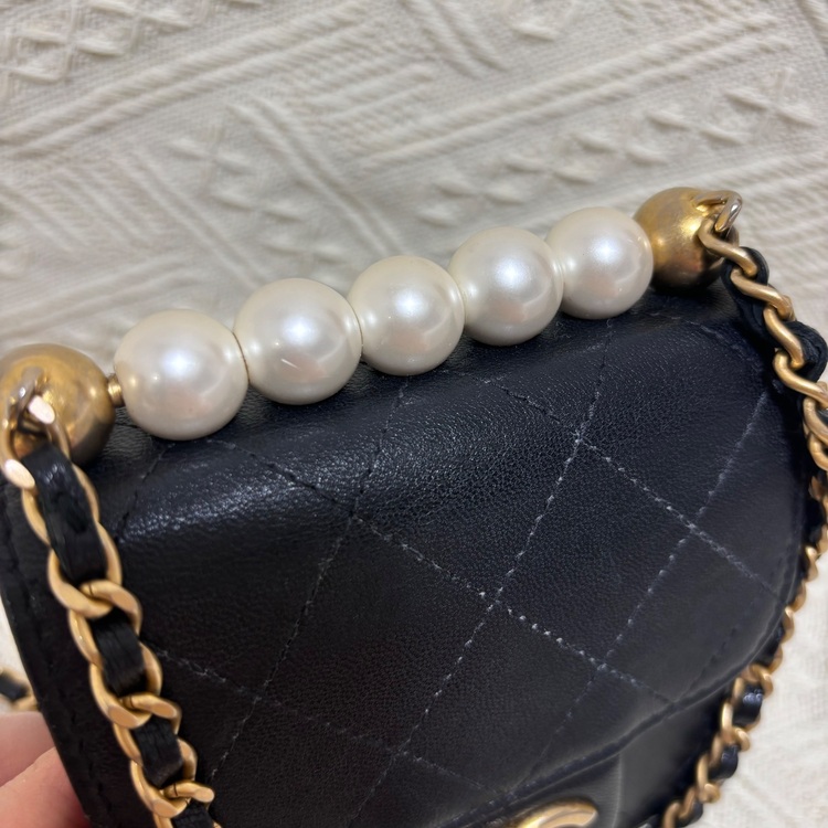 マトラッセパール ブラックラムスキン レディース ショルダーバッグ 付属品なし（ブランドバッグ）の商品画像 - 査定依頼日：2025年6月27日 - 最高査定価格：250,000円