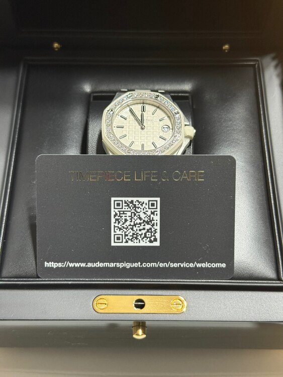 ロイヤルオークオフショア ベゼルダイヤ 37mm（高級時計）の商品画像 - 査定依頼日：2025年5月20日 - 最高査定価格：2,750,000円