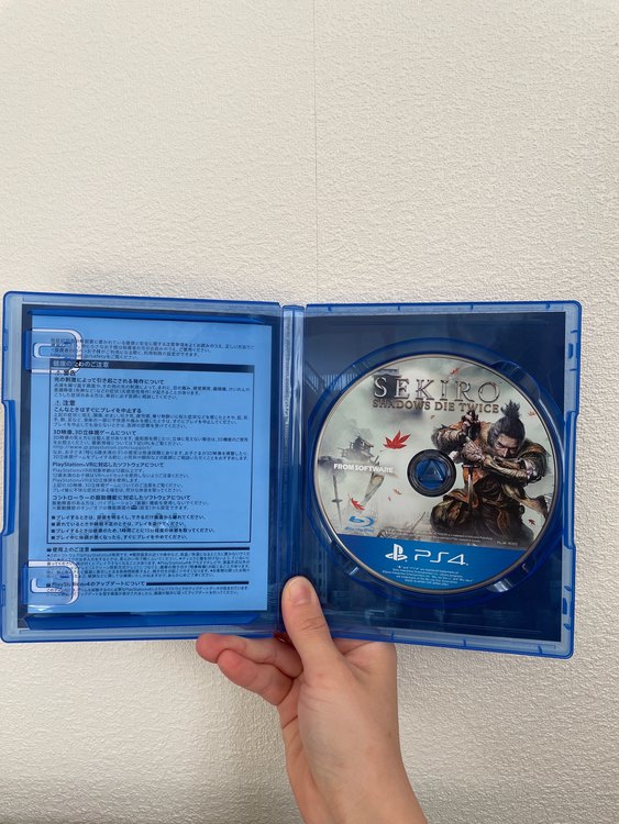PS 4 SEKIRO shadows die twice（ゲーム機本体・ゲームソフト）の商品画像 - 査定依頼日：2023年1月30日 - 最高査定価格：1,800円