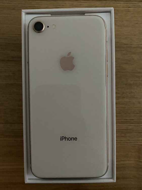 ゴールド　（スマホ）の商品画像 - 査定依頼日：2020年11月7日 - 最高査定価格：20,900円