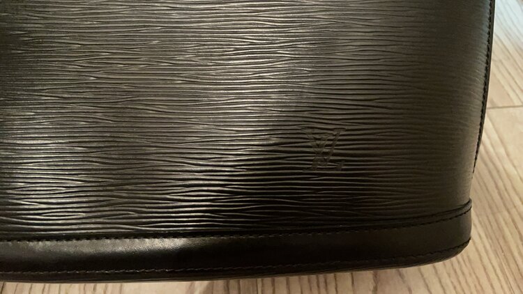 ルイヴィトン エピ （ブランドバッグ）の商品画像 - 査定依頼日：2025年3月12日 - 最高査定価格：60,000円