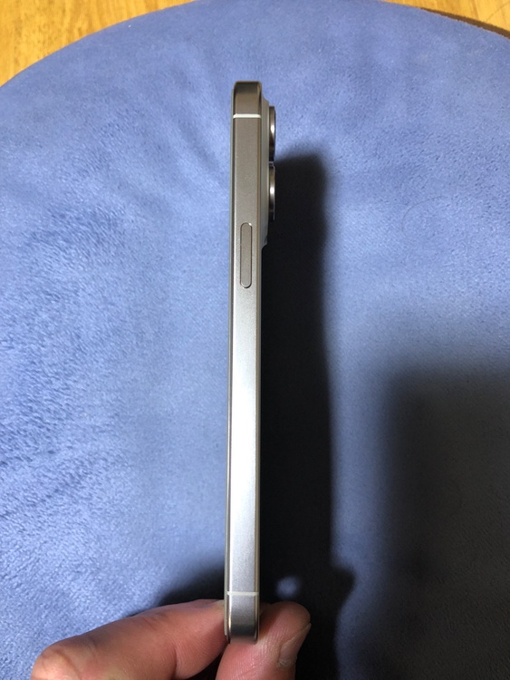 iPhone 15 Pro Max 256GB SIMフリー（スマホ）の商品画像 - 査定依頼日：2026年4月14日 - 最高査定価格：100,000円