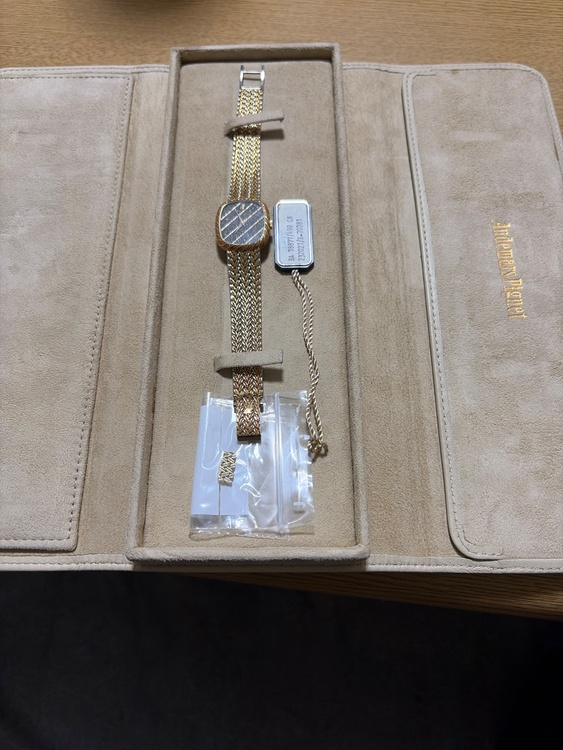 オーデマピゲ その他 BA78877/498 CA-232021/B-7078（高級時計）の商品画像 - 査定依頼日：2026年3月23日 - 最高査定価格：2,800,000円