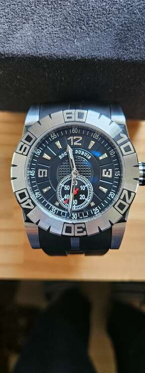 ロジェ・デュブイ イージーダイバー SED46,AUTOMVTRD14,S（高級時計）の商品画像 - 査定依頼日：2025年1月5日 - 最高査定価格：500,000円