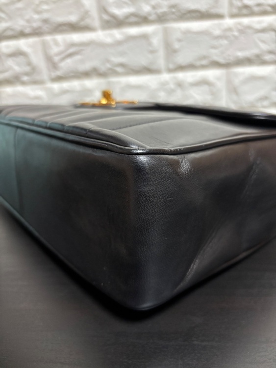 シャネル マドモアゼルチェーンショルダーバッグ ラムスキン ブラック/ゴールド金（ブランドバッグ）の商品画像 - 査定依頼日：2025年9月18日 - 最高査定価格：380,000円