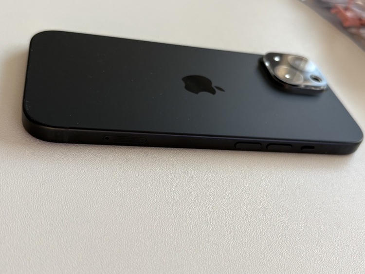 iPhone 15 128GB docomo（スマホ）の商品画像 - 査定依頼日：2026年3月8日 - 最高査定価格：63,000円