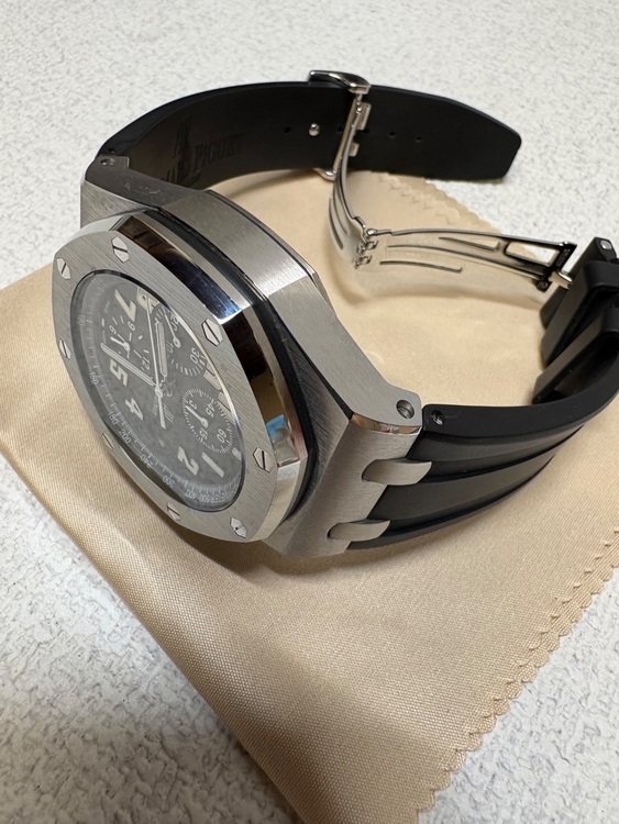 オーデマピゲ ロイヤルオークオフショア （高級時計）の商品画像 - 査定依頼日：2025年9月22日 - 最高査定価格：3,080,000円