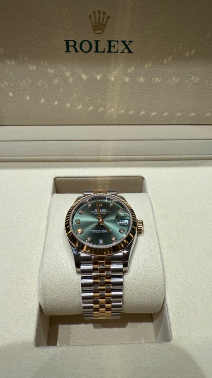 デイトジャスト31 オリーブグリーンイエローコンビダイヤ10P（高級時計）の商品画像 - 査定依頼日：2025年7月1日 - 最高査定価格：2,460,000円