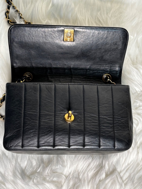 シャネル　マドモアゼルチェーンショルダーバッグ　ラムスキン　ブラック　ゴールド金（ブランドバッグ）の商品画像 - 査定依頼日：2025年7月10日 - 最高査定価格：400,000円