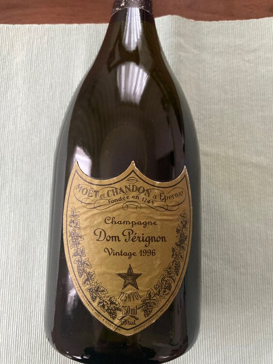 シャンパン ドン・ペリニヨン （お酒）の商品画像 - 査定依頼日：2025年3月12日 - 最高査定価格：23,000円