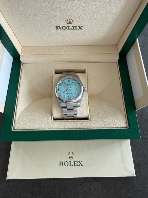 ロレックス パーペチュアル 124300（高級時計）の商品画像 - 査定依頼日：2026年2月17日 - 最高査定価格：4,000,000円