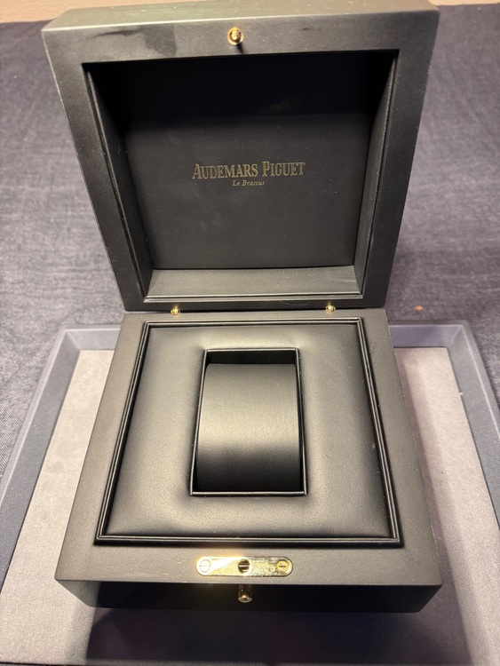 CODE 11.59（高級時計）の商品画像 - 査定依頼日：2025年9月2日 - 最高査定価格：2,600,000円