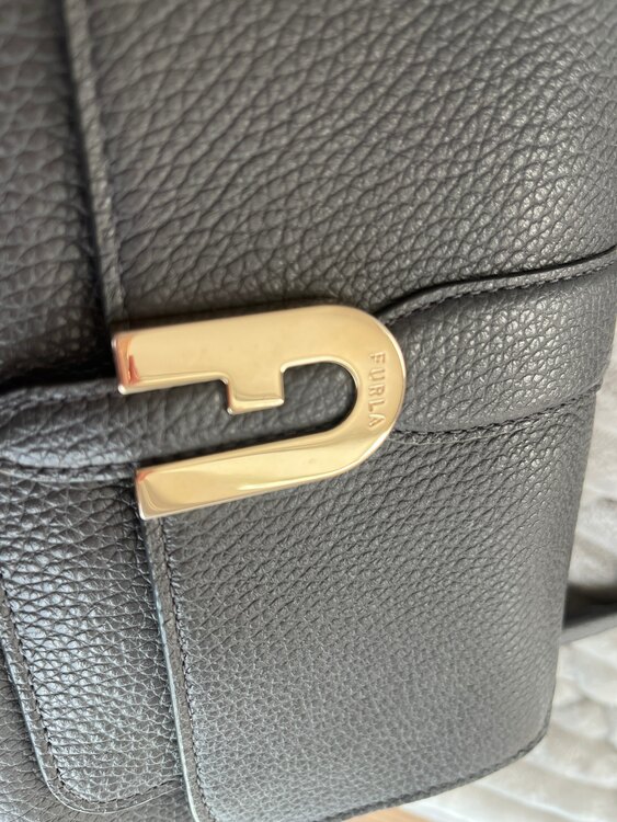 その他 フルラ （ブランドバッグ）の商品画像 - 査定依頼日：2025年3月2日 - 最高査定価格：4,000円