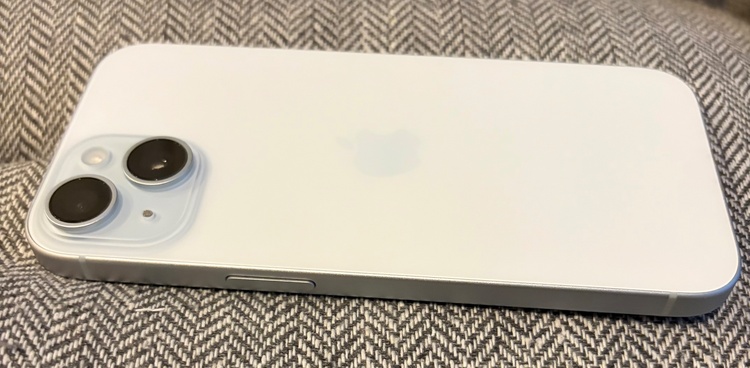 iPhone iPhone 15 128GB 楽天モバイル（スマホ）の商品画像 - 査定依頼日：2026年8月11日 - 最高査定価格：70,000円
