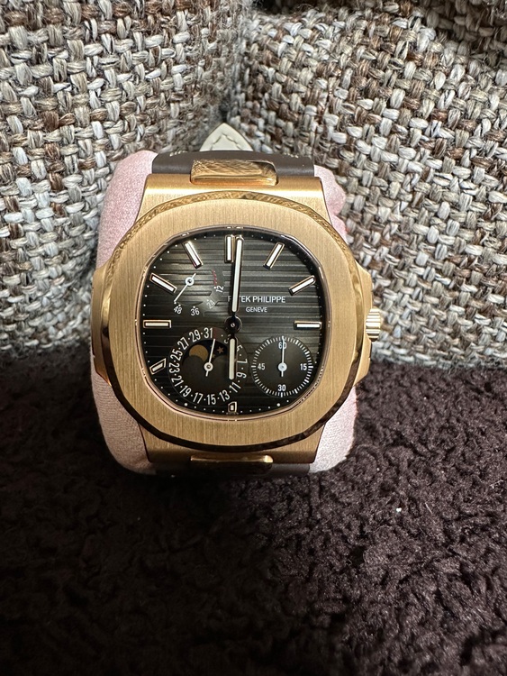 パテックフィリップ ノーチラス 5712r（高級時計）の商品画像 - 査定依頼日：2025年10月10日 - 最高査定価格：15,500,000円