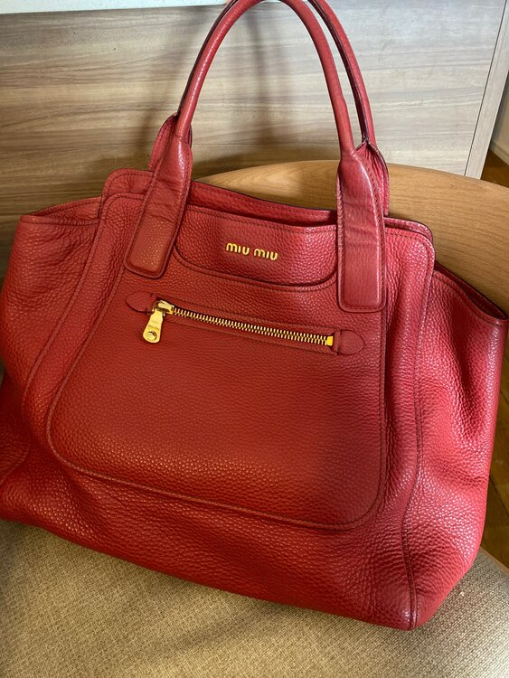 ミュウミュウ  （ブランドバッグ）の商品画像 - 査定依頼日：2025年2月10日 - 最高査定価格：30,000円